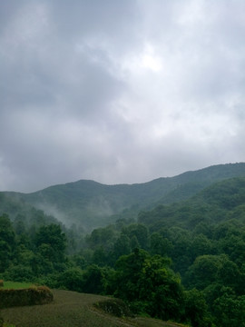 丘陵天空