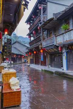 柳江古镇古街雨后的石板路