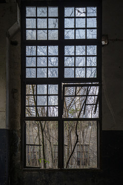废弃工厂窗户
