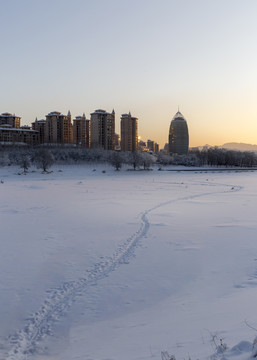 雪后日出