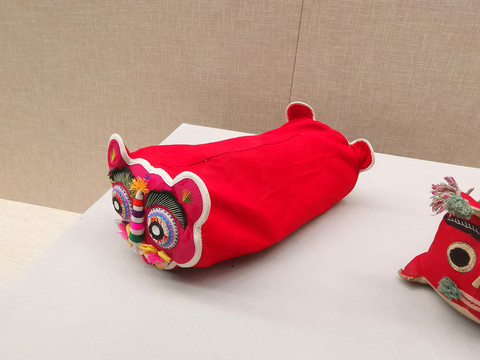 中国传统民间艺术虎头枕