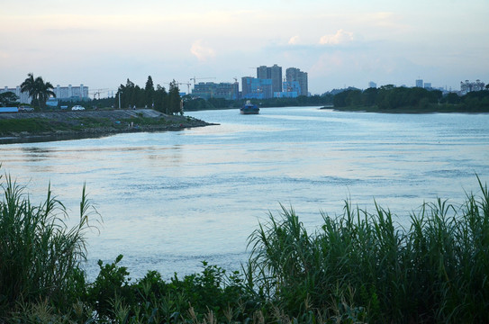 黄昏河流