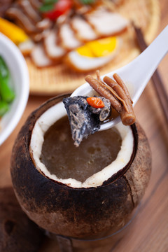 椰汁燉雞湯