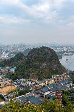 广西桂林山水叠彩山