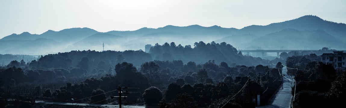 吐霞村后乐坪清晨全景