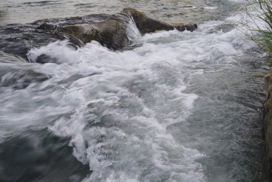 溪流河流流水图片