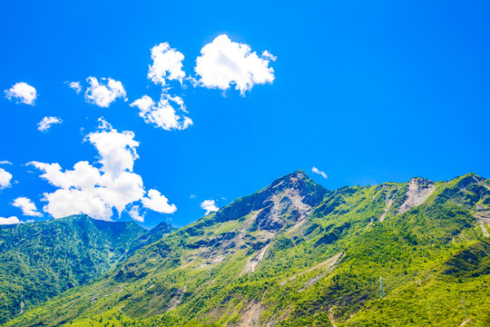 蓝天白云高山壁纸