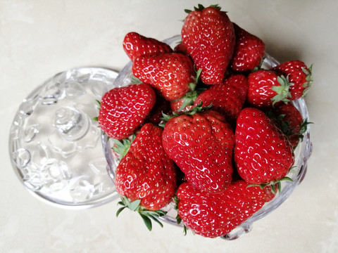 草莓摆拍