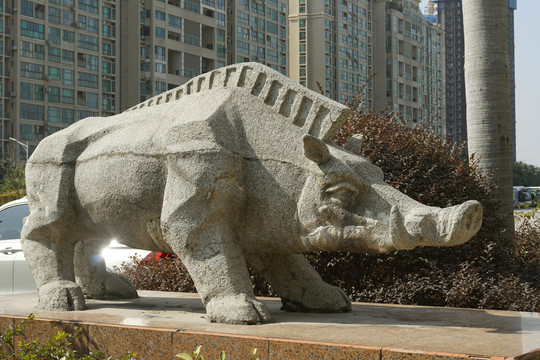 深圳野生动物园野生动物石雕野猪