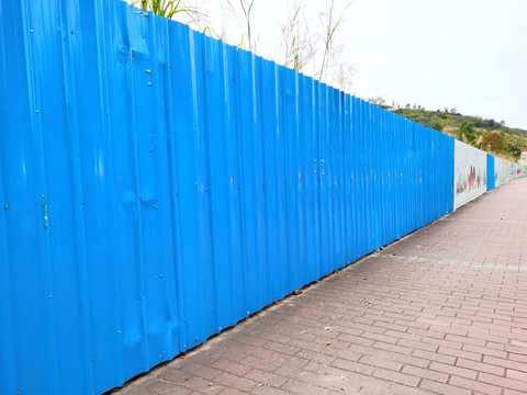 蓝色围栏