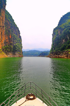 湖水峡谷游船