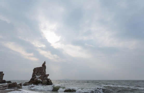 海浪与礁石