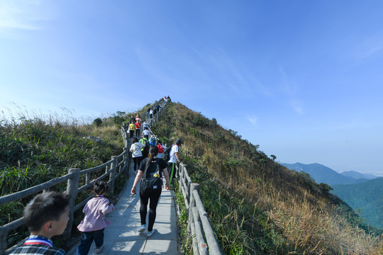 攀登东莞最高峰