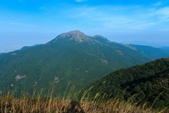 银瓶山上眺望白云嶂