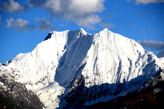 四川甘孜道孚县雅拉雪山