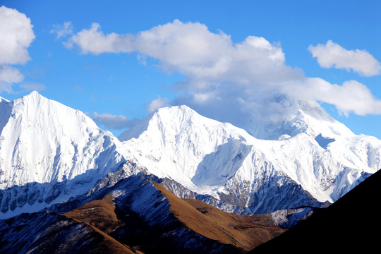 四川甘孜道孚县雅拉雪山