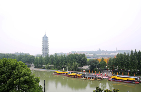南京河流古塔