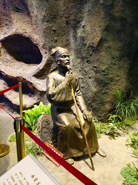 徐霞客铜像