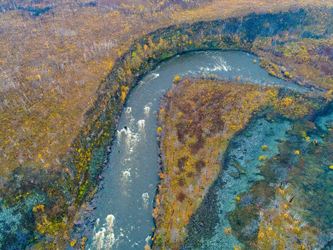 无人机航拍秋季大兴安岭河流