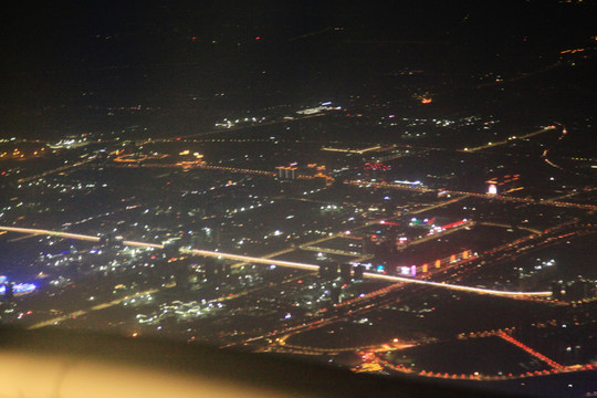飞机上拍城市夜景