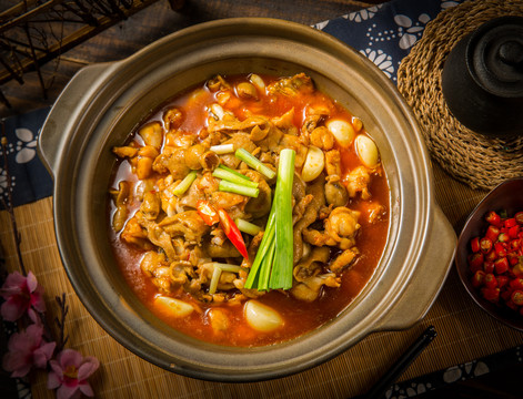 田鸡炖肥肠