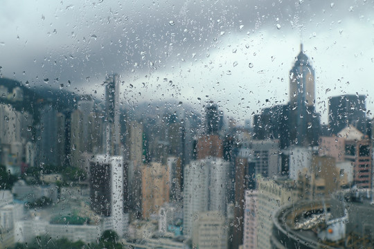 玻璃窗上的雨