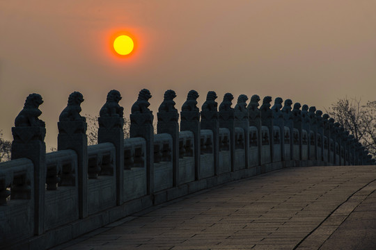 北京颐和园十七孔桥日出