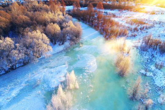 大兴安岭雪域冰河晨雾朝阳