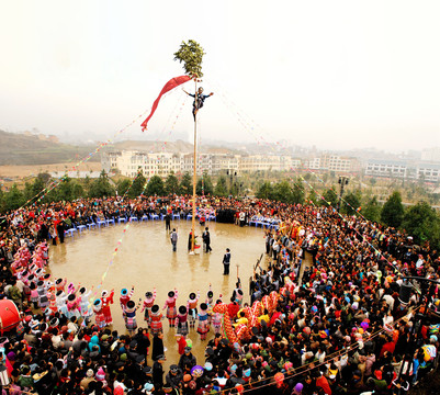 苗族花山节祭杆仪式