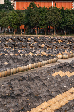 传统中国酱油厂露天发酵场