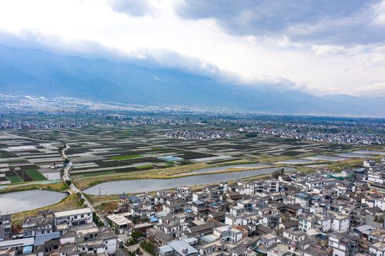 航拍云南大理的田野