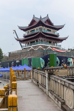 宜宾长江地标广场建设中的夹镜楼