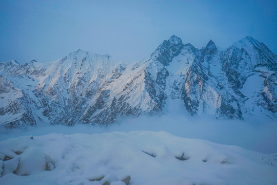 贡嘎雪山