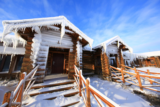 呼伦贝尔冬季雪村农家木刻楞住宅