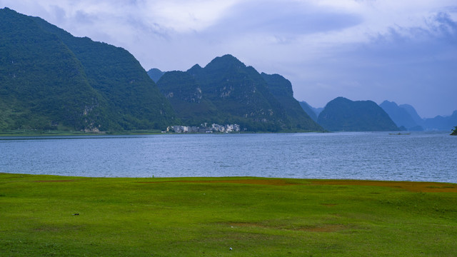 湖泊风景画