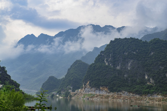 水云间绿水青山