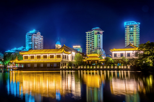 江苏南通濠河风景区夜景