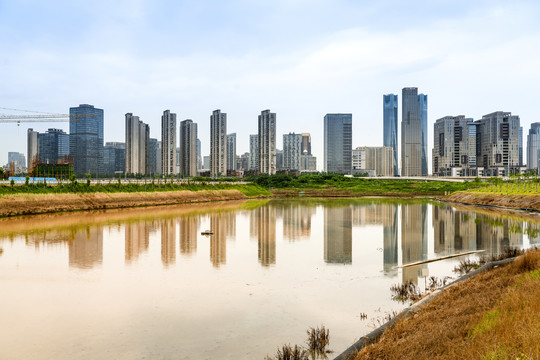 城市扩张江景房