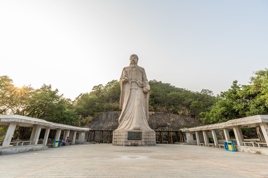 厦门青礁慈济宫保生大帝雕像