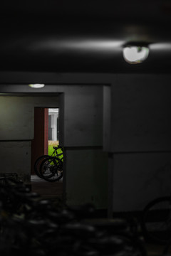 学生宿舍的自行车棚
