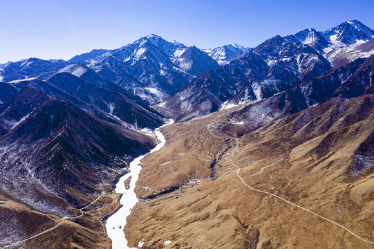 雪山峡谷