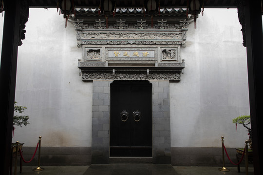 古建筑石雕大门
