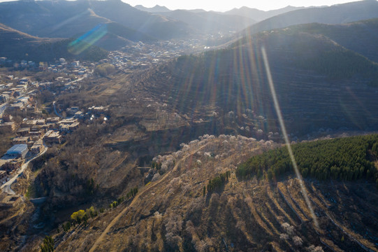 航拍济南南部山区的盘山公路