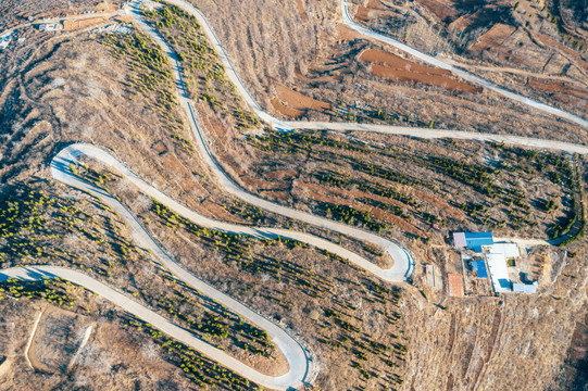 航拍济南南部山区的盘山公路