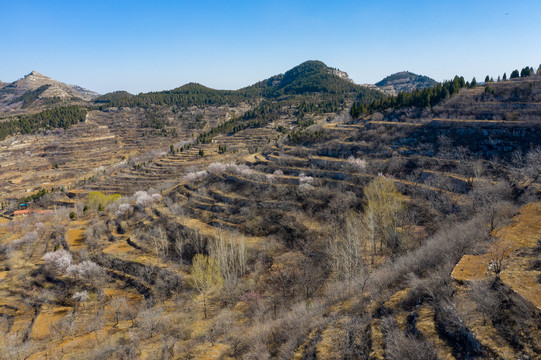 航拍济南南部山区的盘山公路