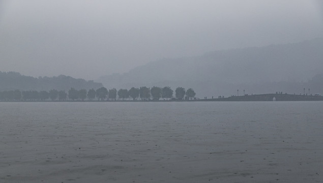 烟雨西湖