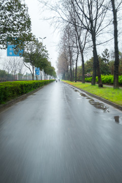 雨天道路