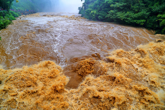 黄果树洪水激流