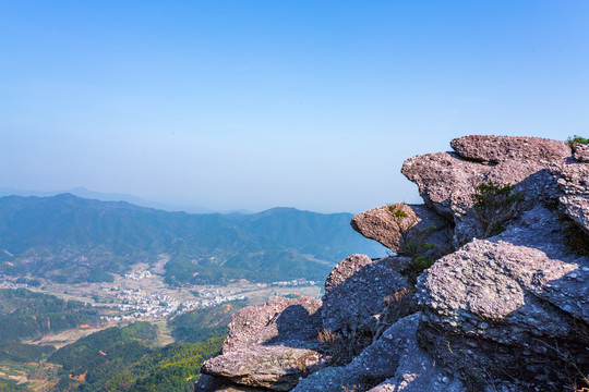 奇峰怪石