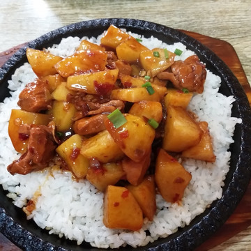 铁板土豆鸡肉盖饭